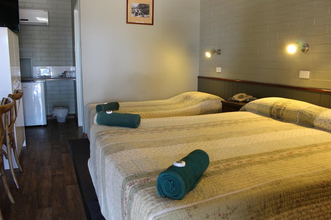 Barcaldine Country Motor Inn Buitenkant foto