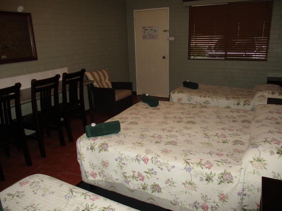 Barcaldine Country Motor Inn Buitenkant foto