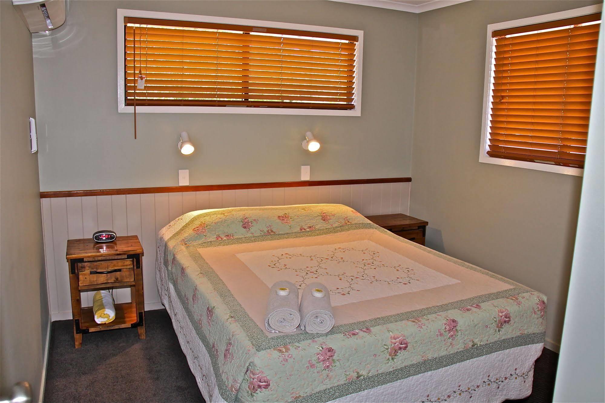 Barcaldine Country Motor Inn Buitenkant foto