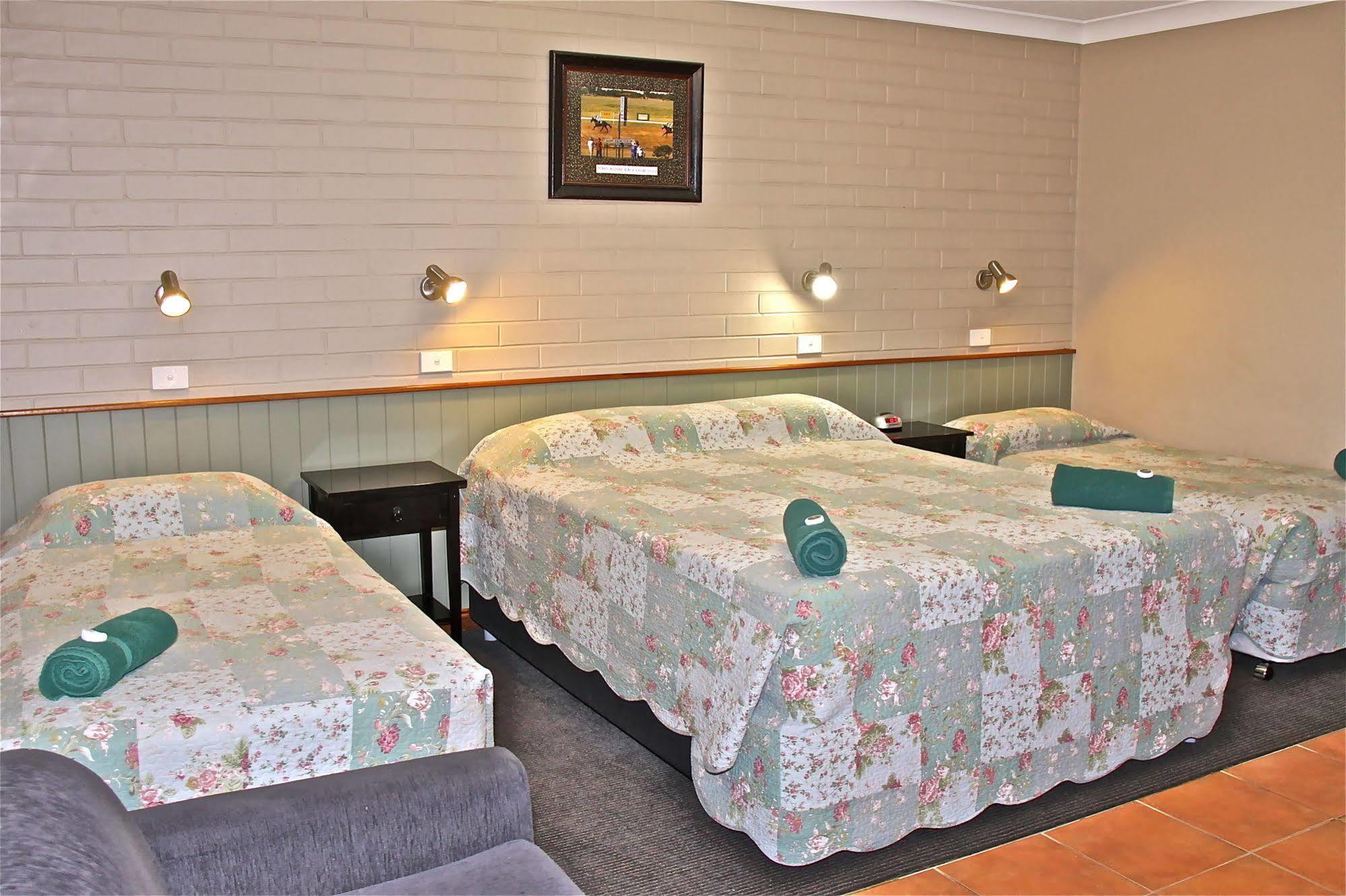 Barcaldine Country Motor Inn Buitenkant foto