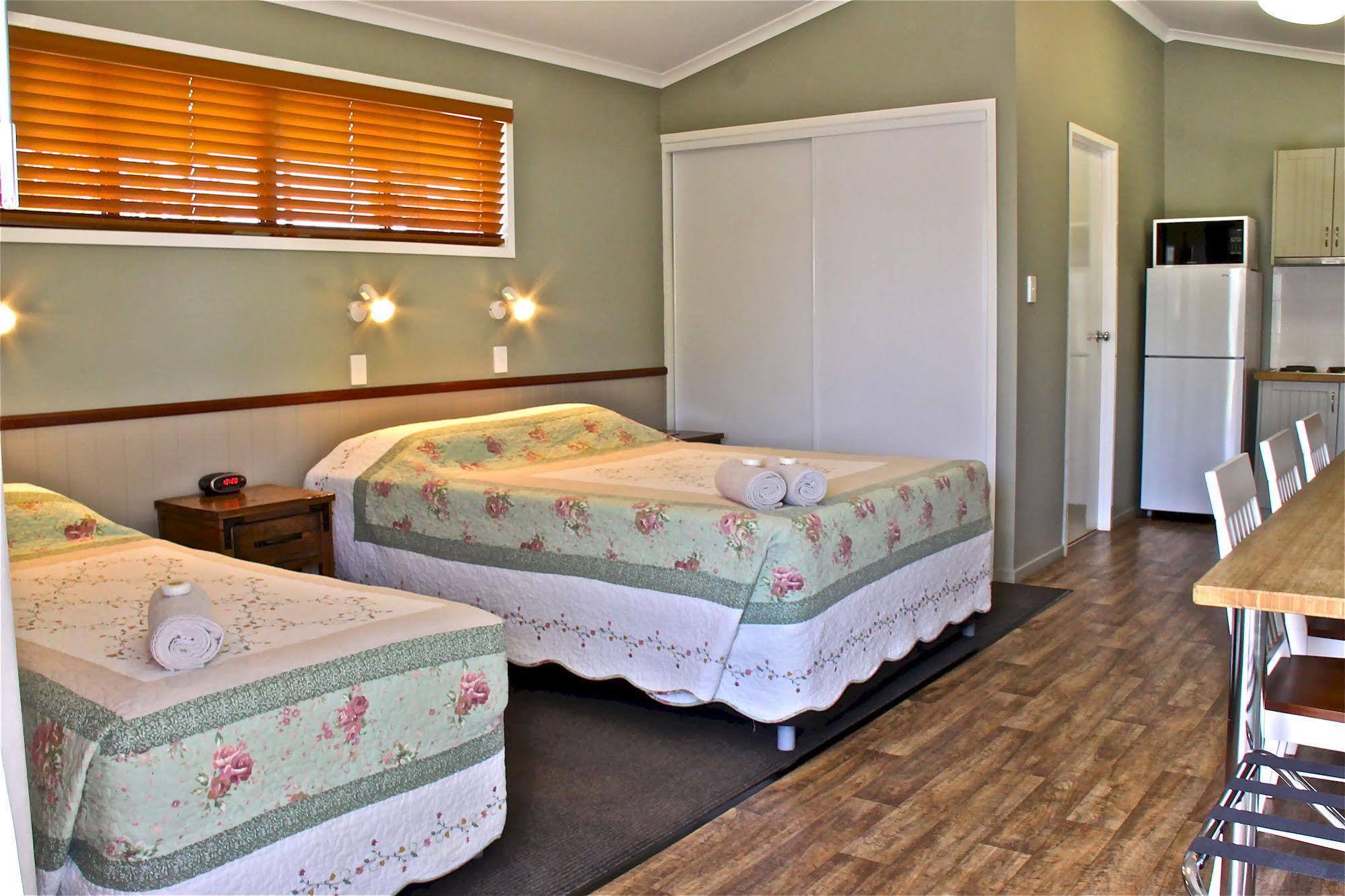 Barcaldine Country Motor Inn Buitenkant foto