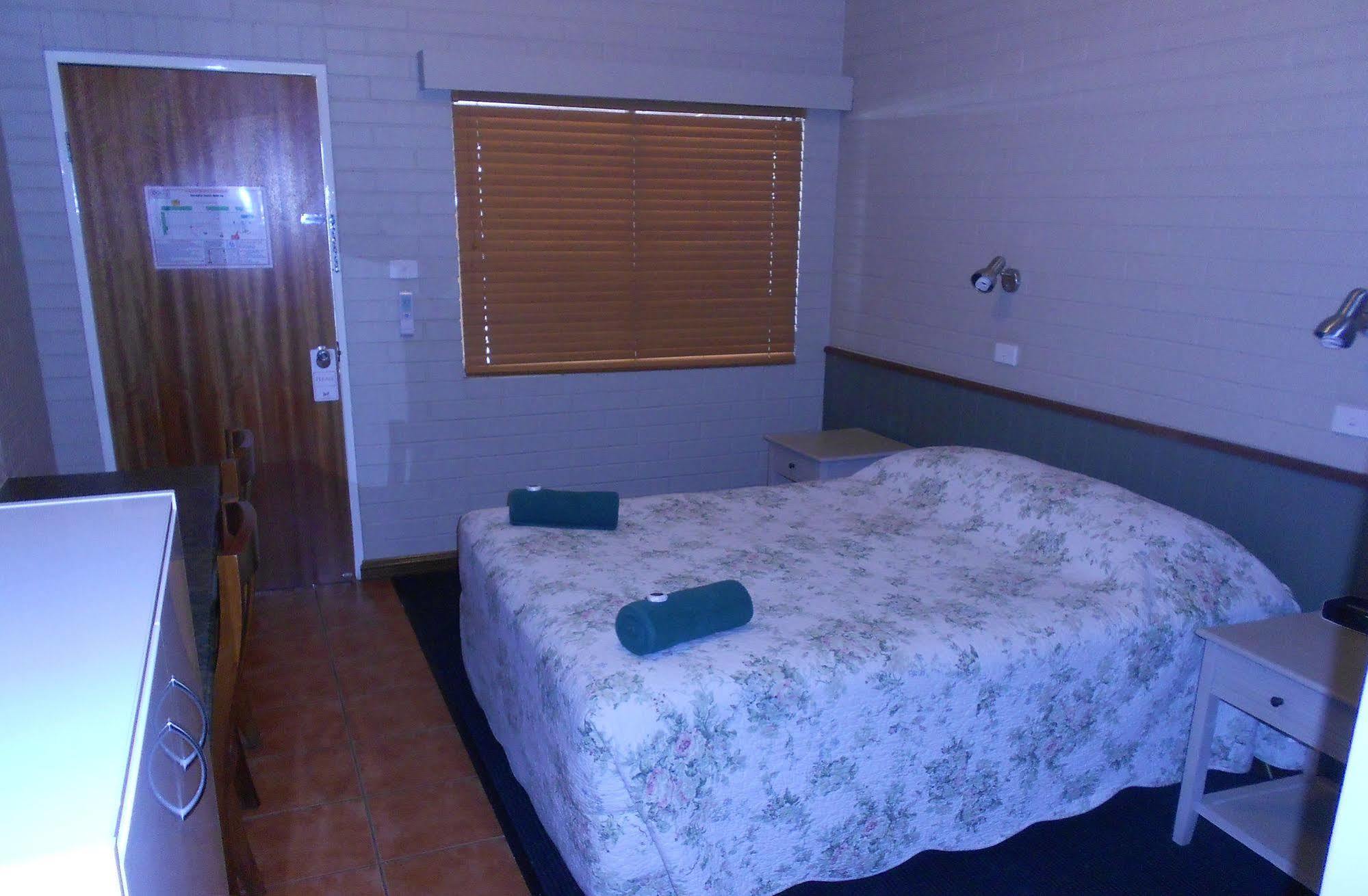 Barcaldine Country Motor Inn Buitenkant foto